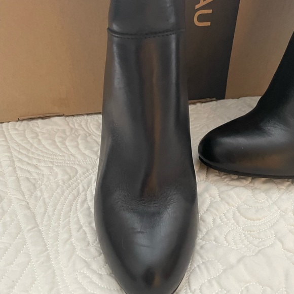 Le Chateau full leg boots.  Size 7 - Picture 3 of 3